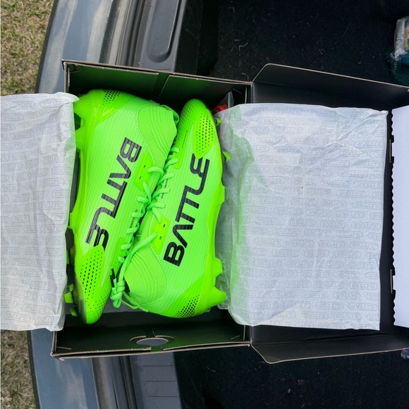 Green Battle Football Cleats - Picture 4 of 7